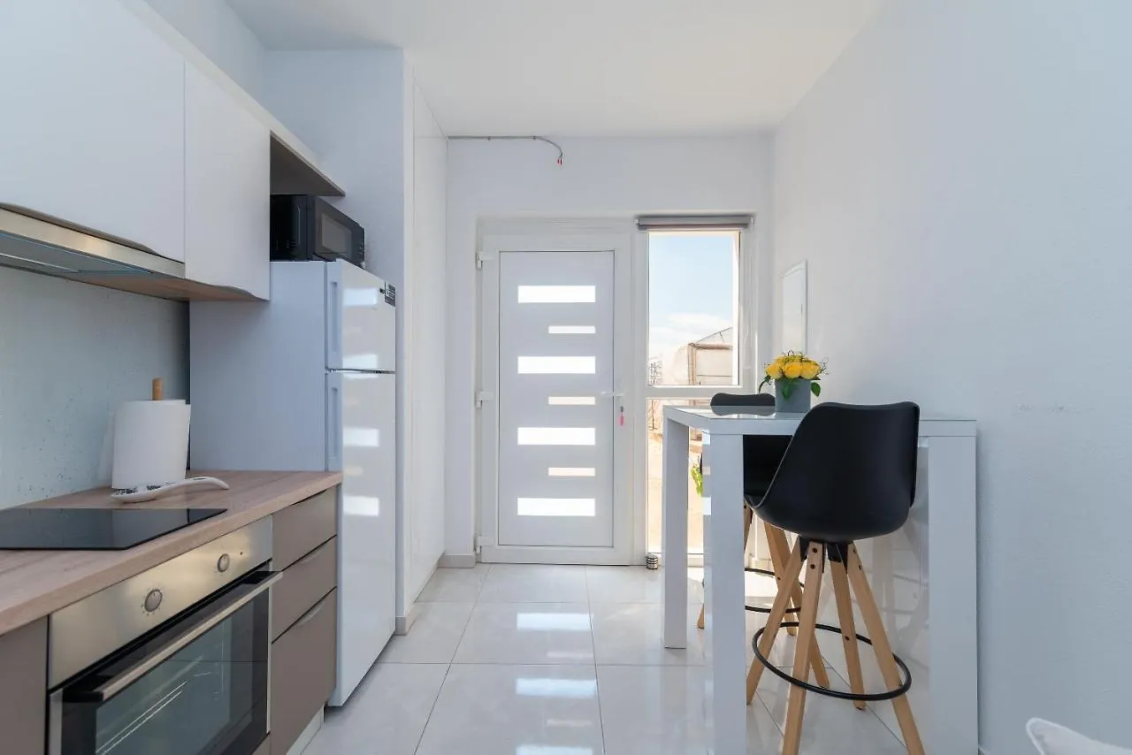 Apartment Leo تروغير