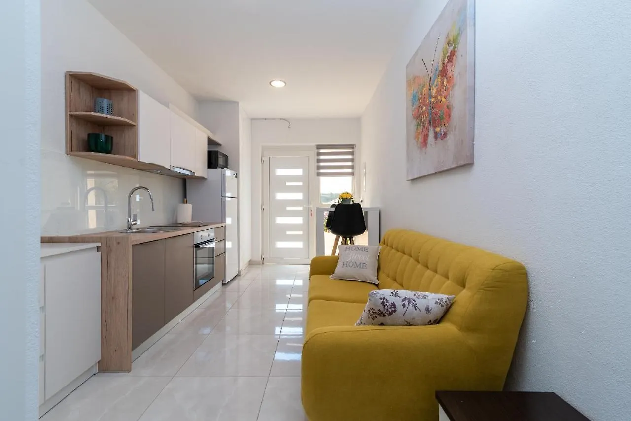 Apartment Leo تروغير